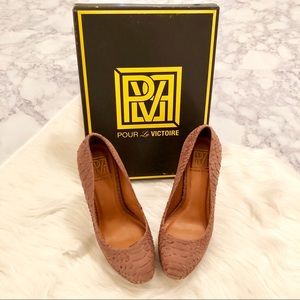 P O U R la V I C T O I R E : High Heel Snake Pumps